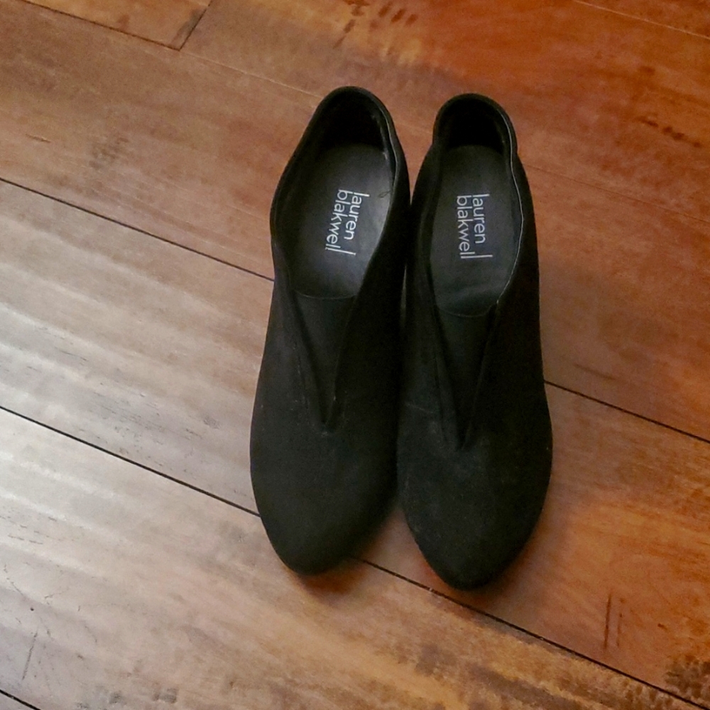 Suede medium height wedges